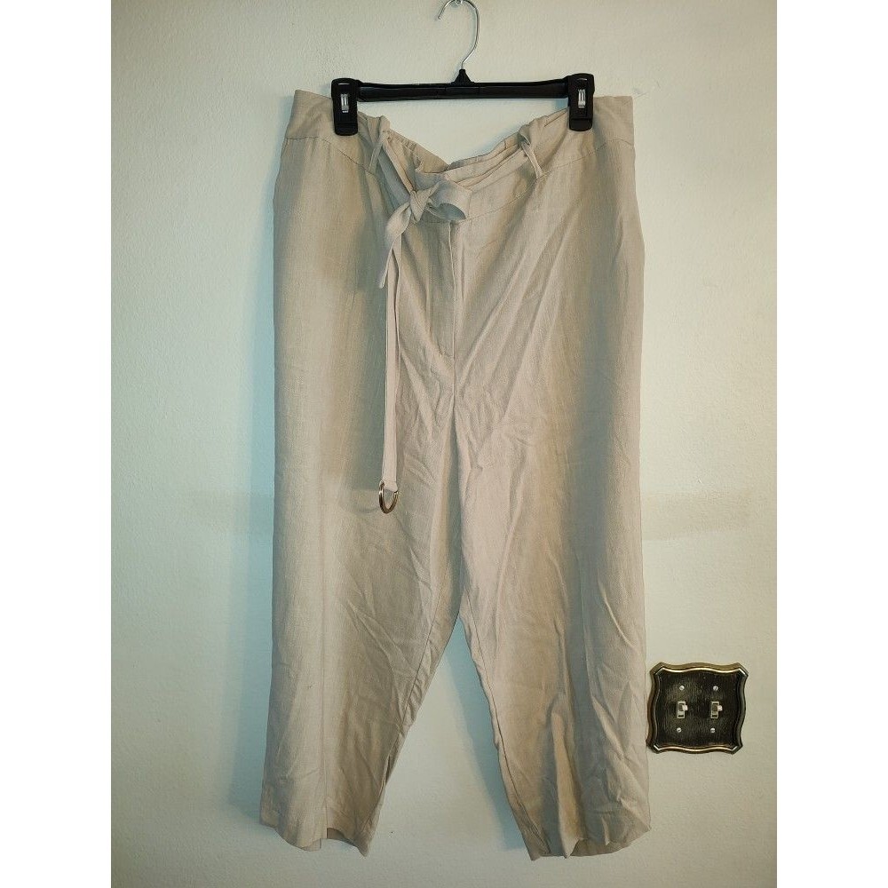NWT 70% Rayon,30% Linen Women's Ruby Rd. Women's Beige Capri Pants Size 18W